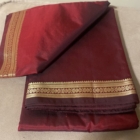 Beautiful Brand New Burgundy Saree - Picture 2 of 2
